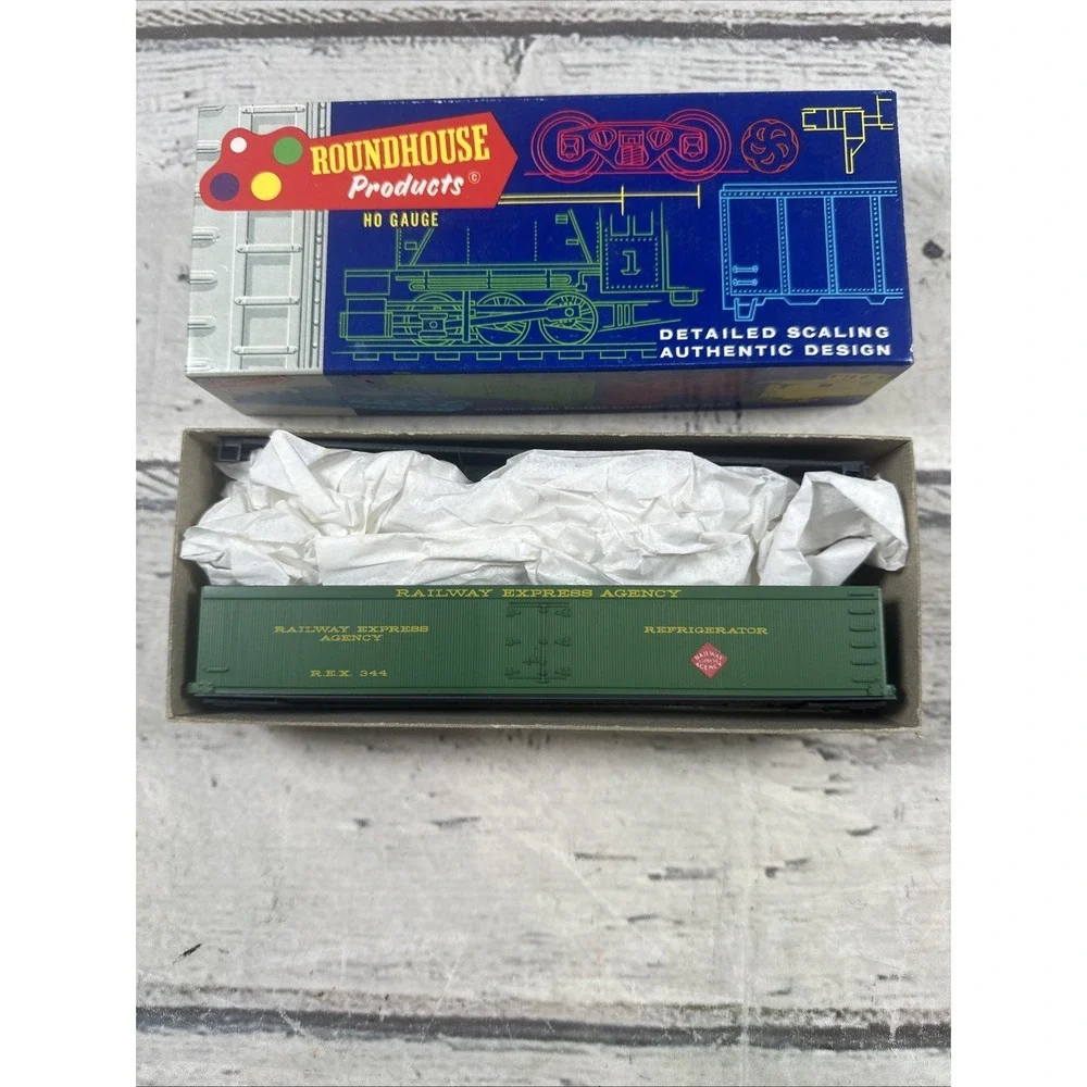 Roundhouse HO Scale  50ft  EXPRESS REEFER R.E.A. 3610  NEW IN BOX